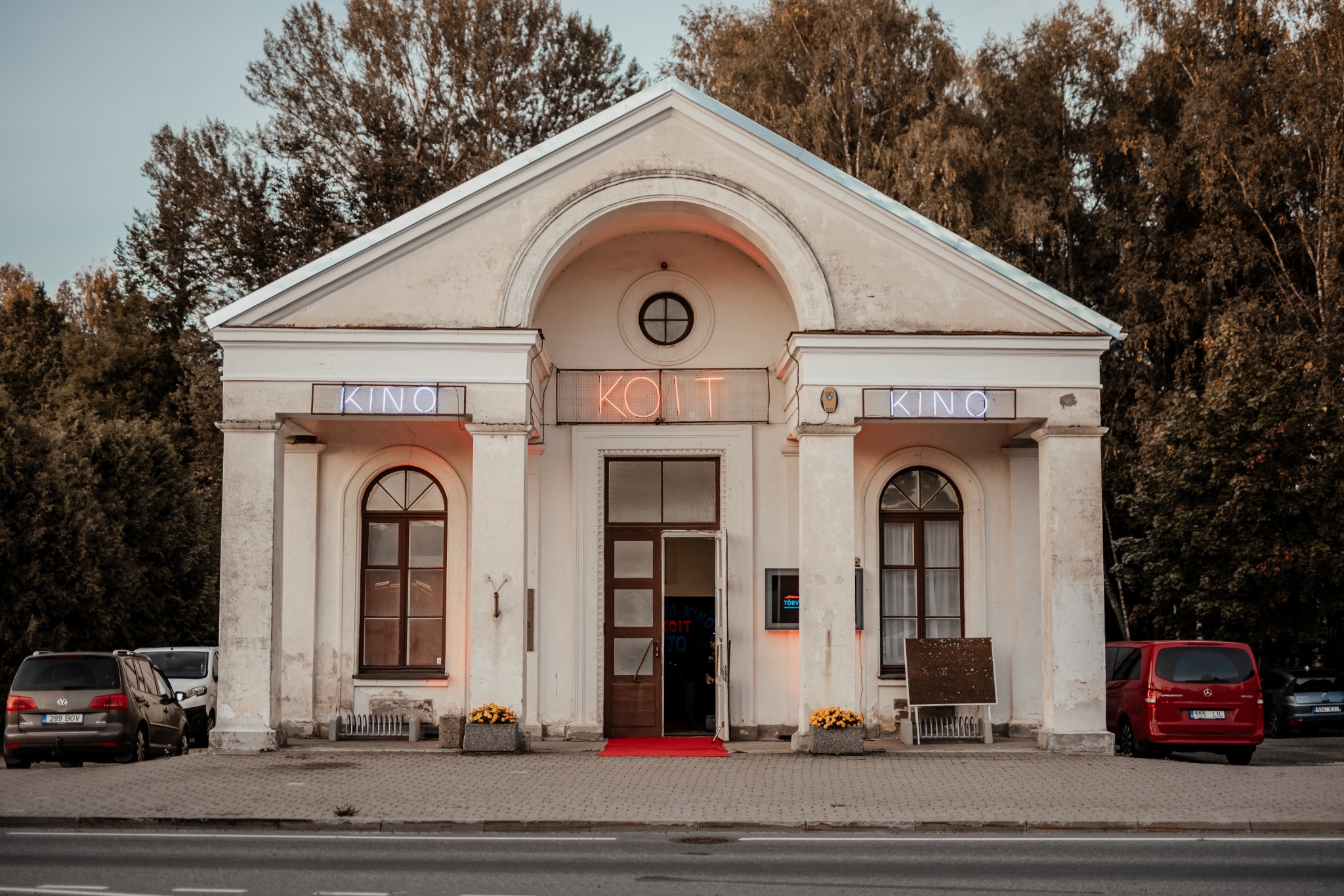 Tõrva kino Koit hoone välisvaade